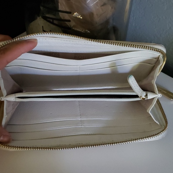 Michael Kors wallet - Picture 2 of 4